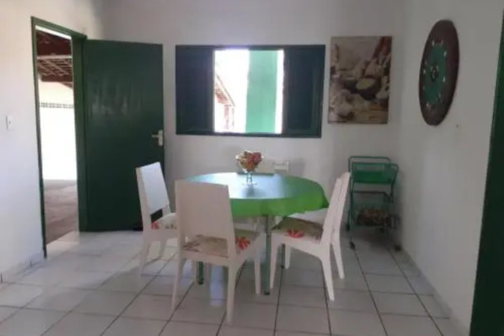 Room 5 of 12