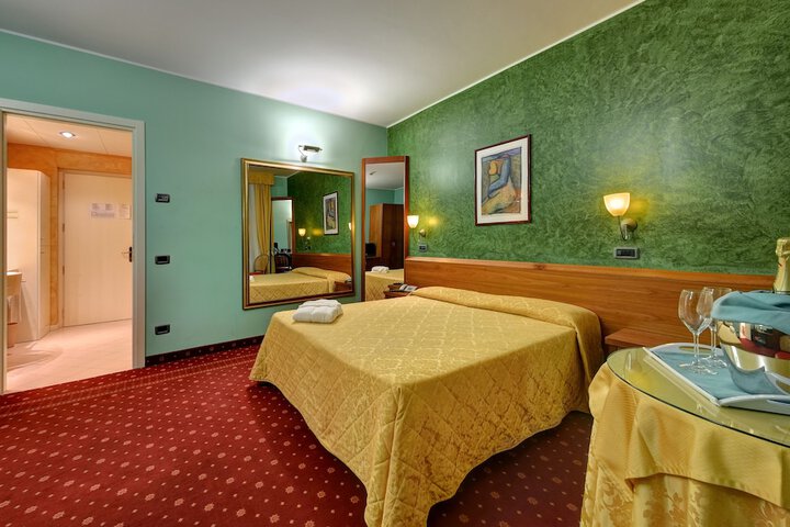 Room 3 of 25