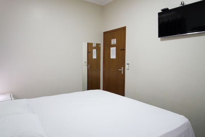 Room 18 of 183