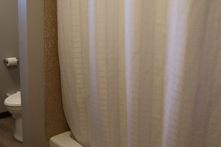 Deep soaking bathtub
