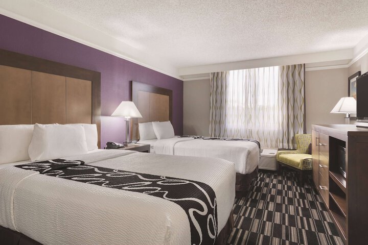 2 Double Beds (5 of 5)