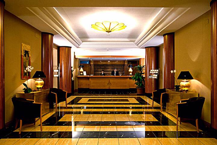 Concierge desk