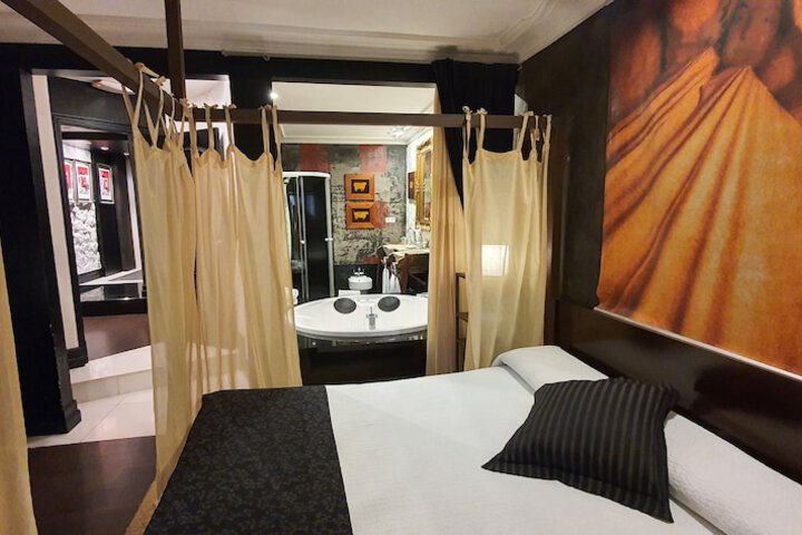Room 11 of 64