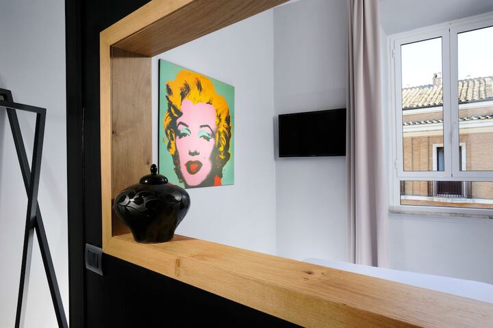 Room 6 of 51