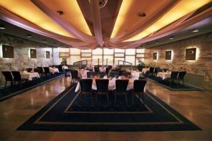 Ballroom/Hall 48 of 66