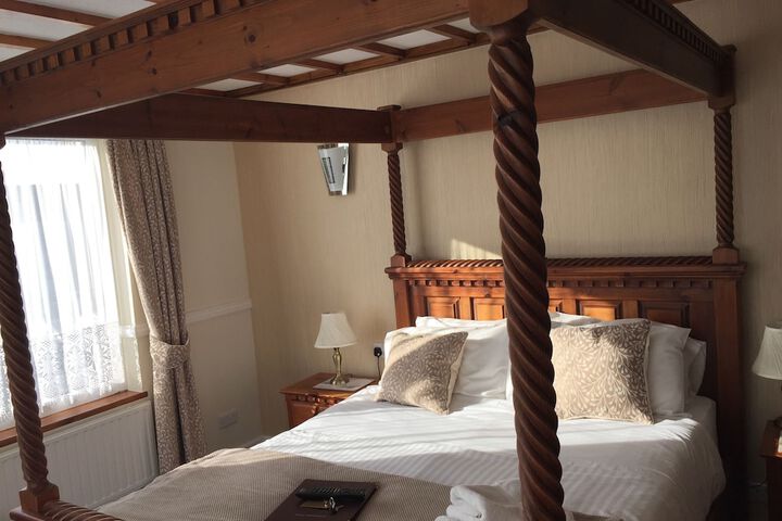 Room 6 of 30