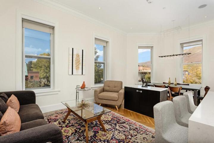 Independence Square 203 Stunning Suite w / Great Views of Downtown Aspen in Aspen, CO