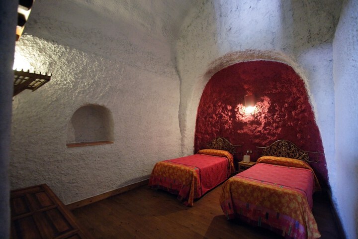 Room 8 of 40