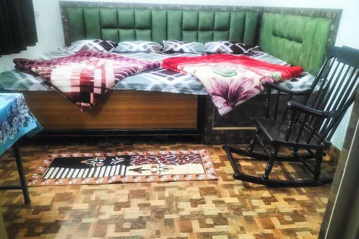 Room 10 of 21
