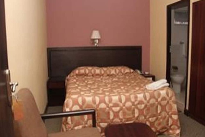 Room 4 of 14