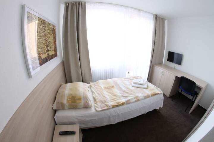 Room 13 of 44
