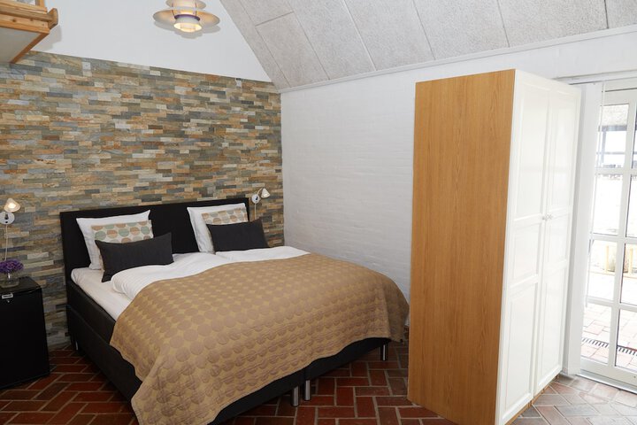 Room 4 of 46