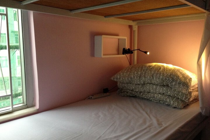 Room 6 of 33