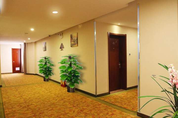 Ballroom/Hall 51 of 52