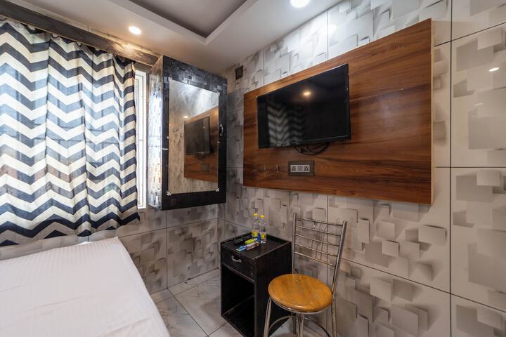 Room 4 of 27