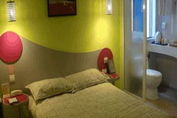 Room 5 of 6