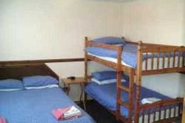 Room 4 of 8