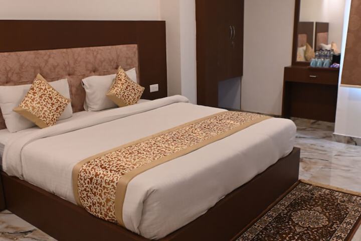 Hotel Varuna Grand