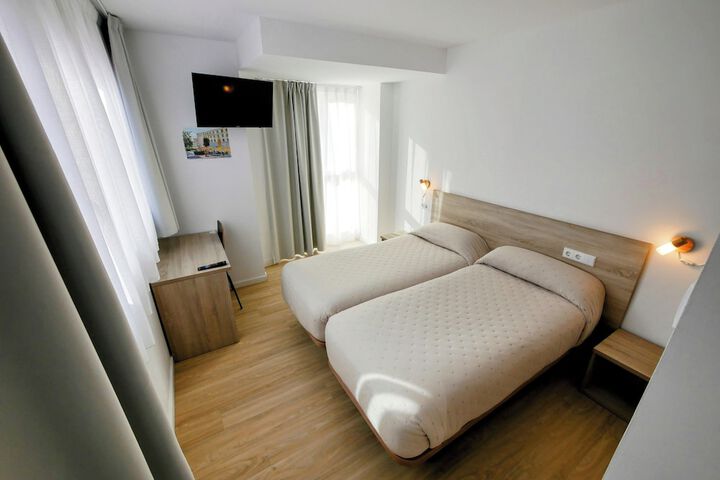 Room 8 of 13
