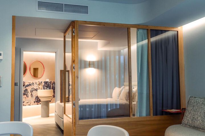 Room 32 of 179