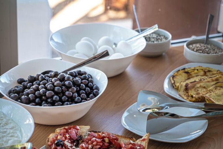Breakfast/Coffee Service 226 of 297