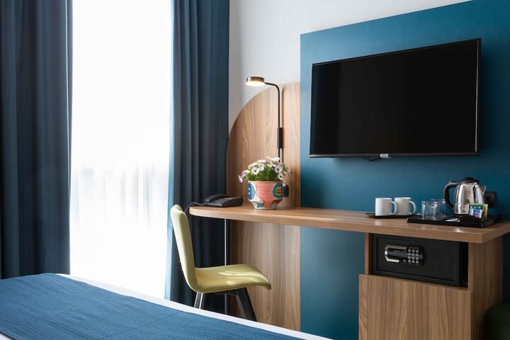 Room 17 of 49