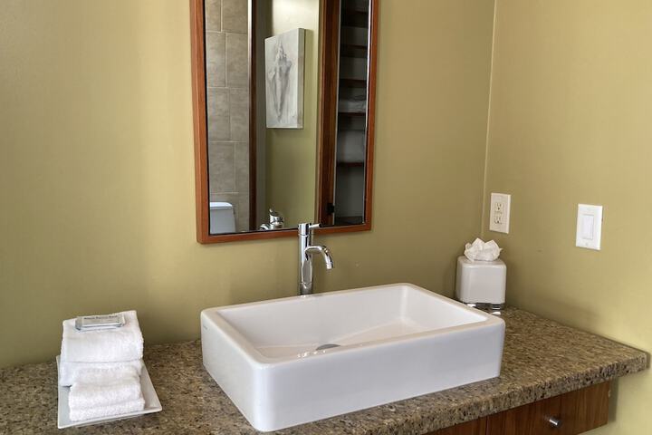 Bathroom sink