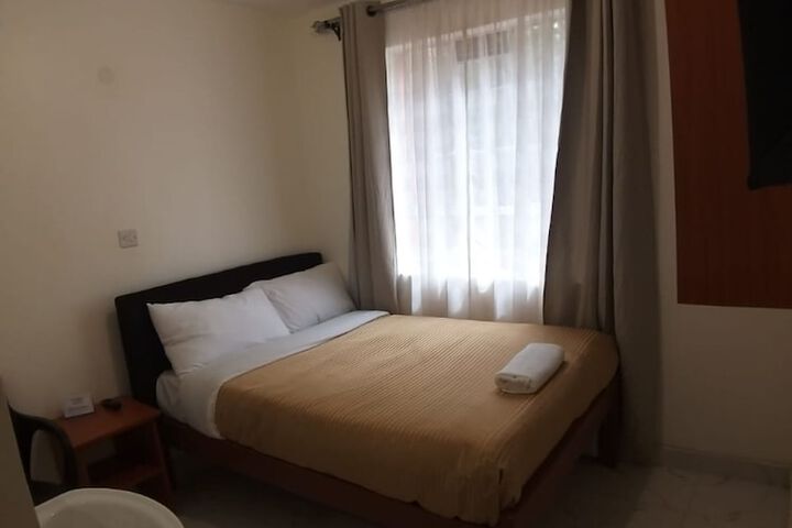 Room 12 of 37