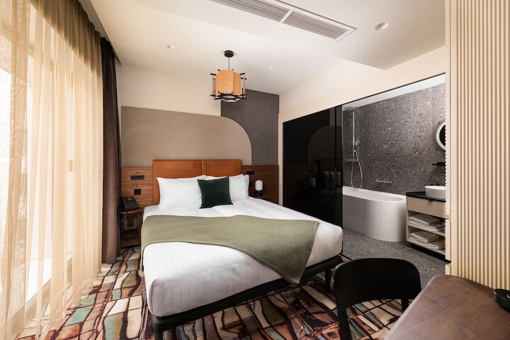 Room 32 of 52