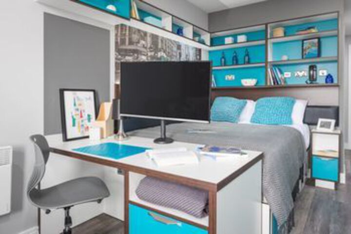 Room 7 of 18