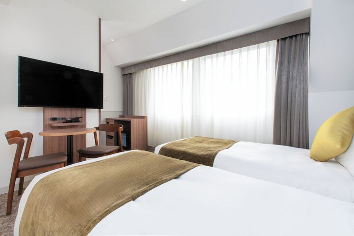 Room 10 of 27