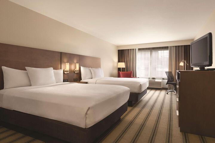 2 Queen Beds (7 of 7)
