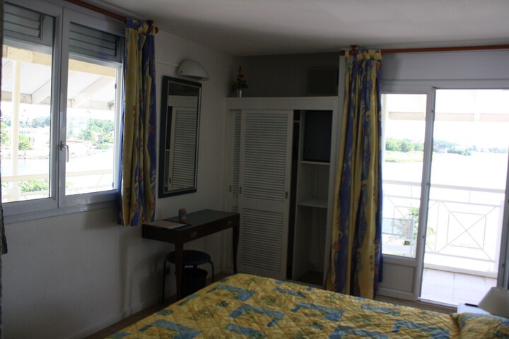 Room 13 of 93