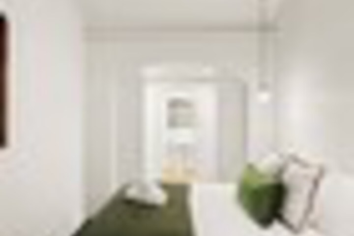 Room 8 of 318
