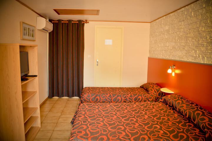 Room 10 of 29