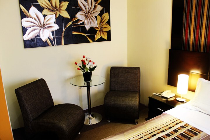Room 2 of 16