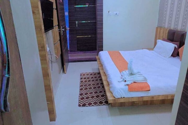 Room 8 of 25