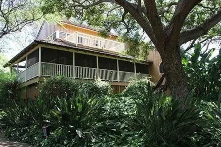 Exterior of Paniolo Hale Q3