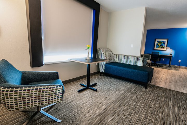 Suite 1 King Bed (6 of 6)