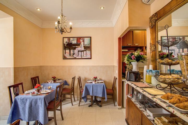 Breakfast area