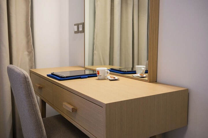 Room 5 of 18