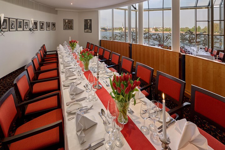Dining 94 of 130