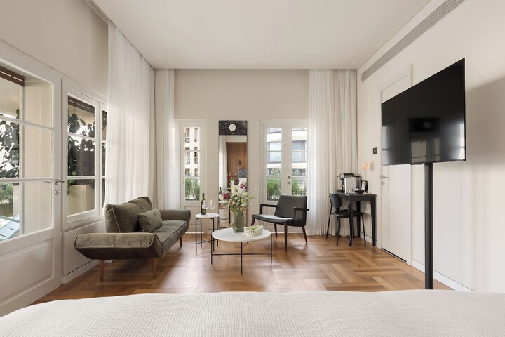 Room 33 of 63