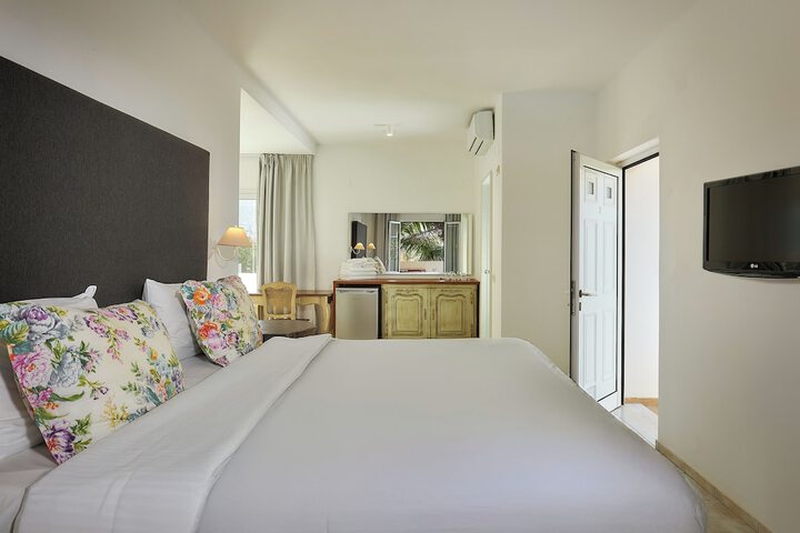 Room 34 of 142