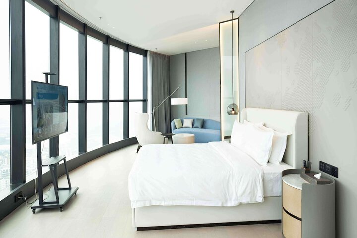 Room 8 of 30