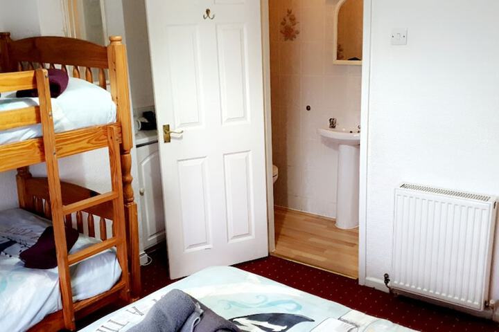 Room 10 of 33
