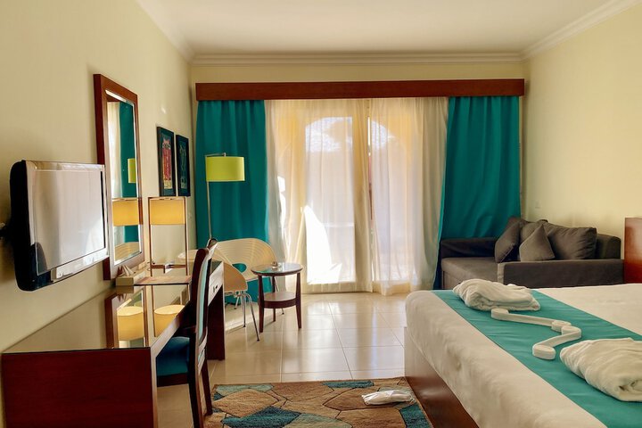 Room 3 of 76