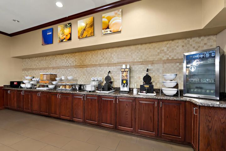 Breakfast/Coffee Service 48 of 52