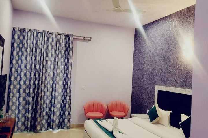 Room 6 of 19
