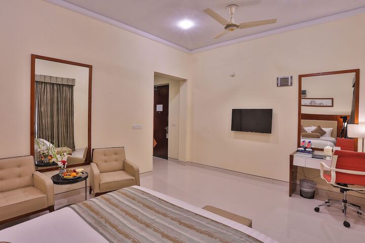 Room 7 of 19